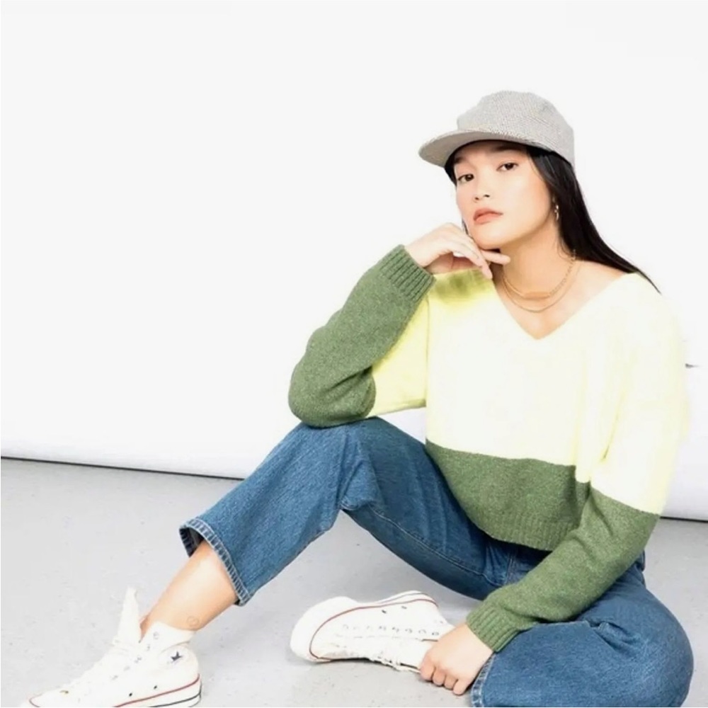 BP Wildfang Colorblock Cropped Sweater Size XXS Green Yellow Long Sleeve NWT - Picture 2 of 8